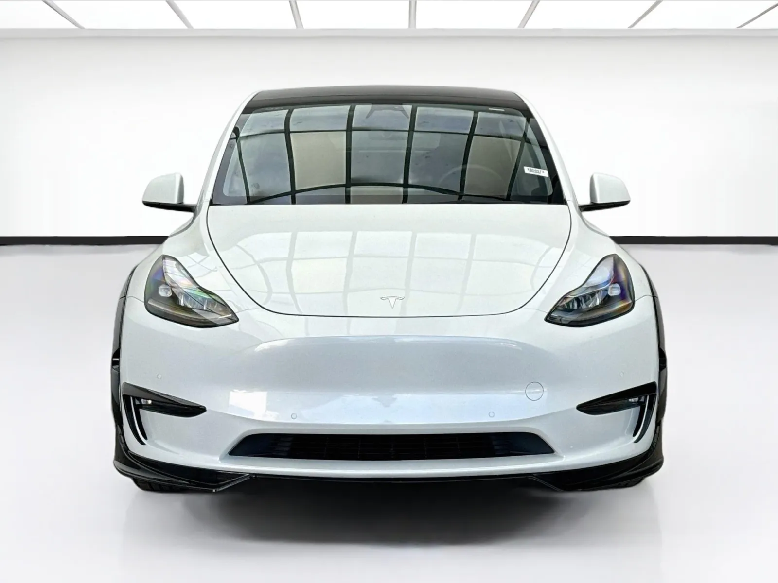 Tesla Model Y photo 2