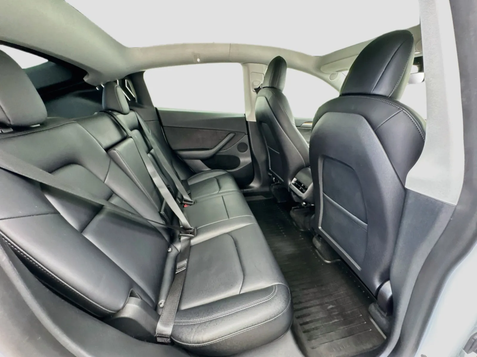 Tesla Model Y photo 19
