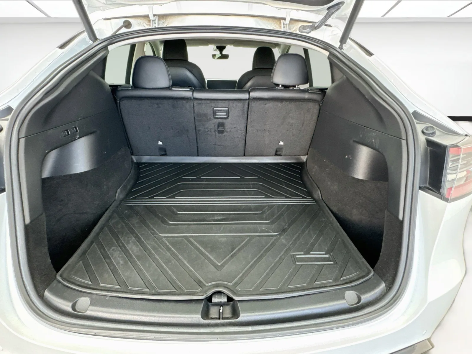 Tesla Model Y photo 18