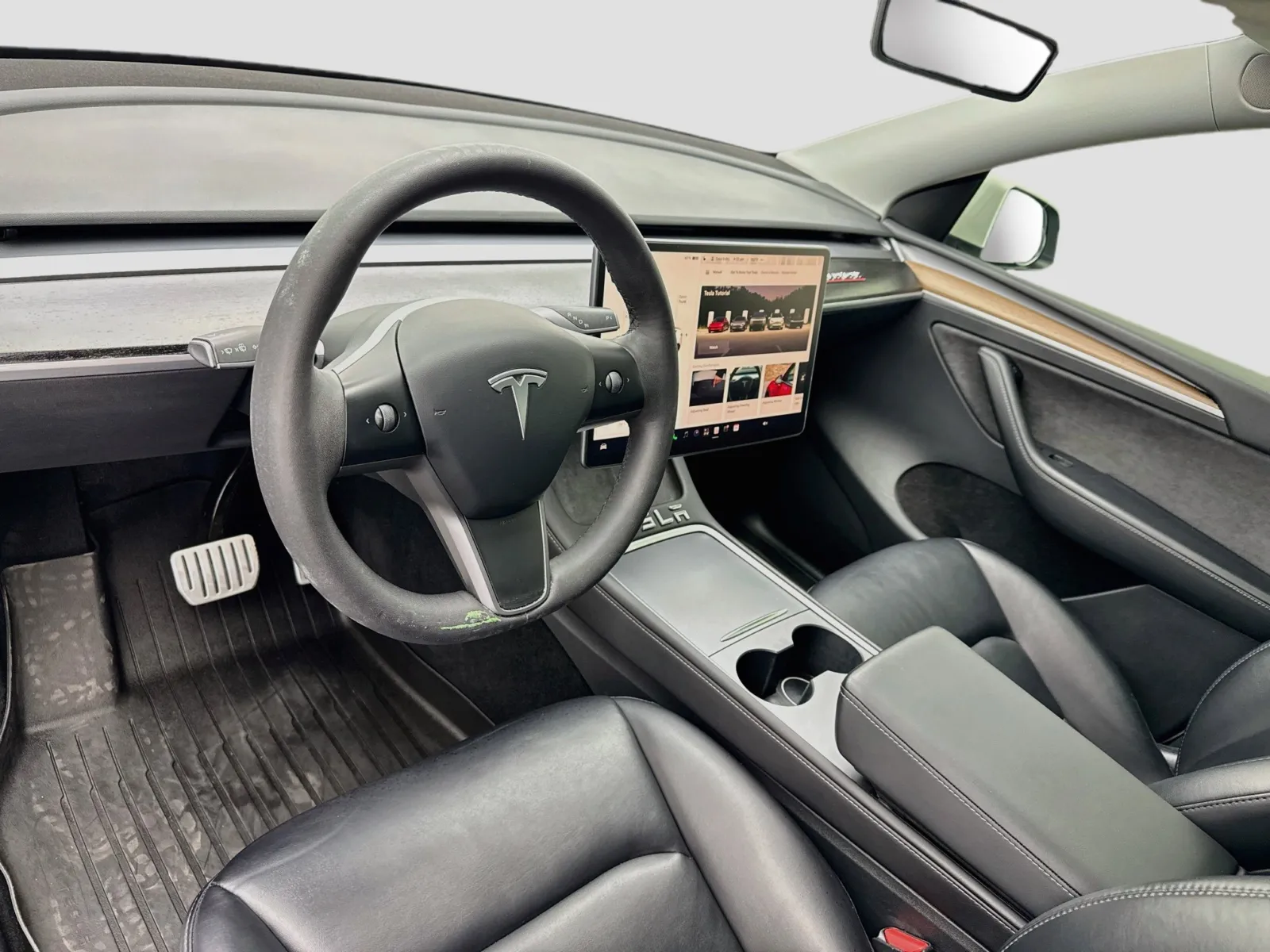 Tesla Model Y photo 7