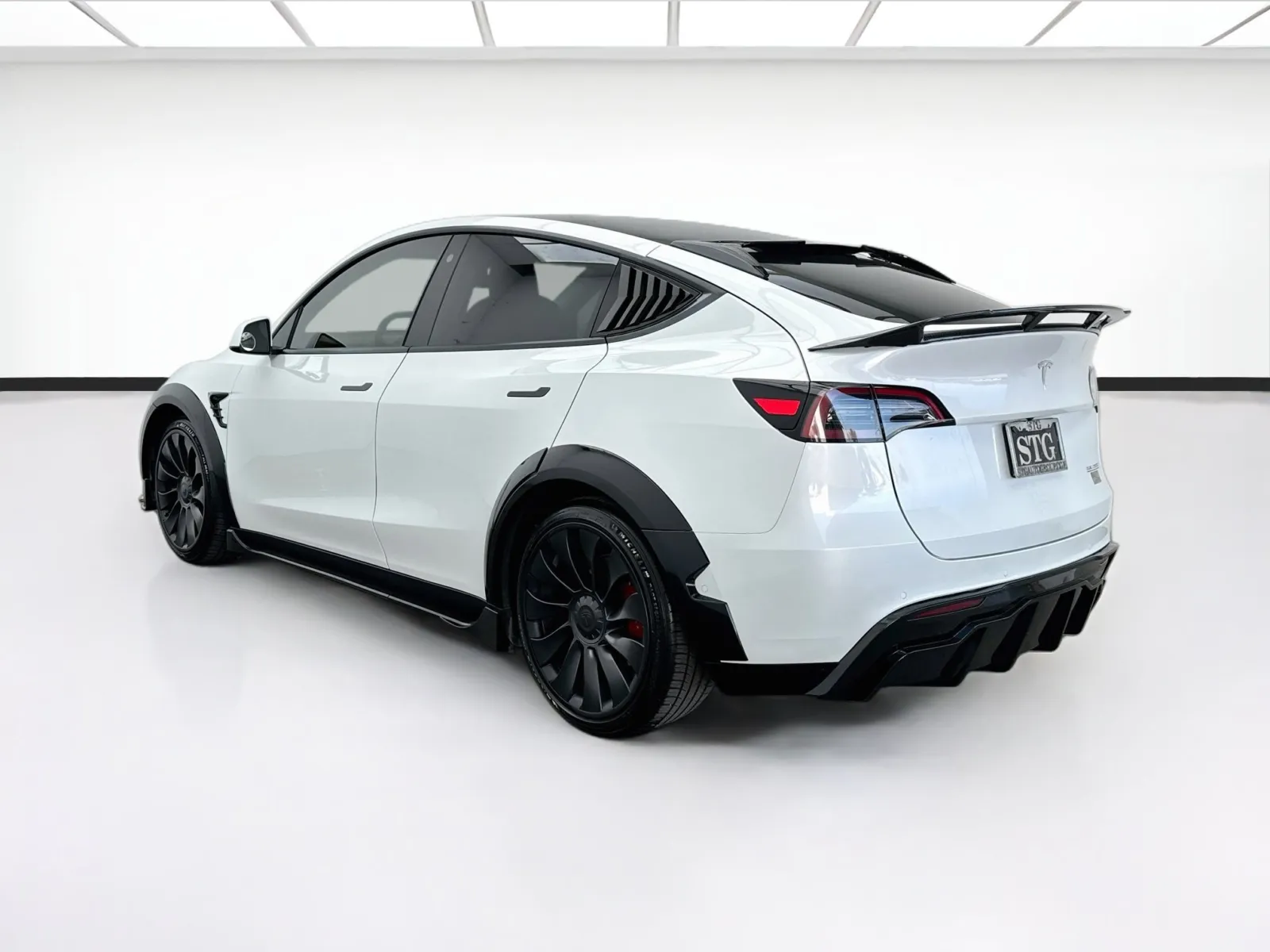 Tesla Model Y photo 6