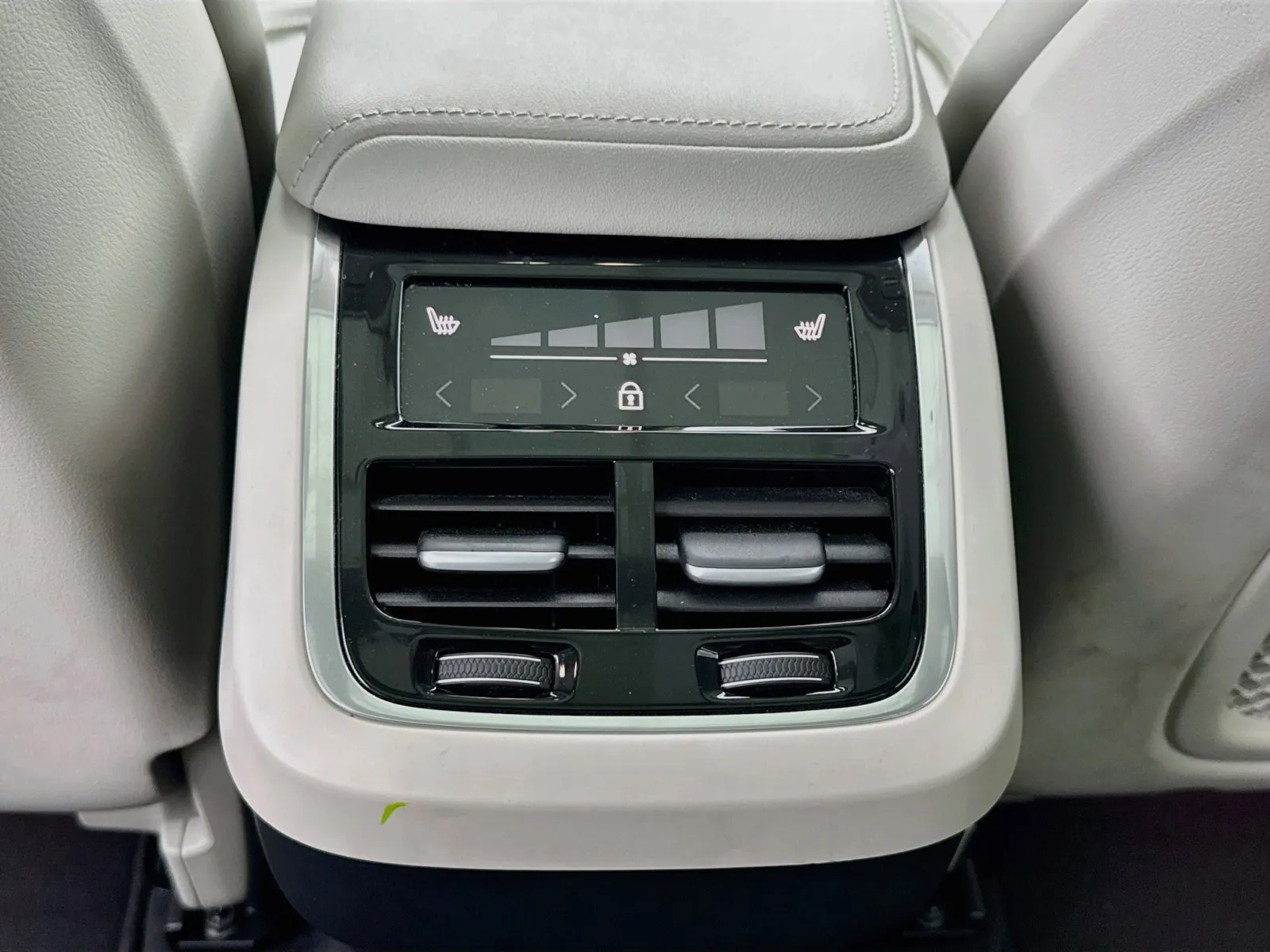 Volvo XC60 photo 17