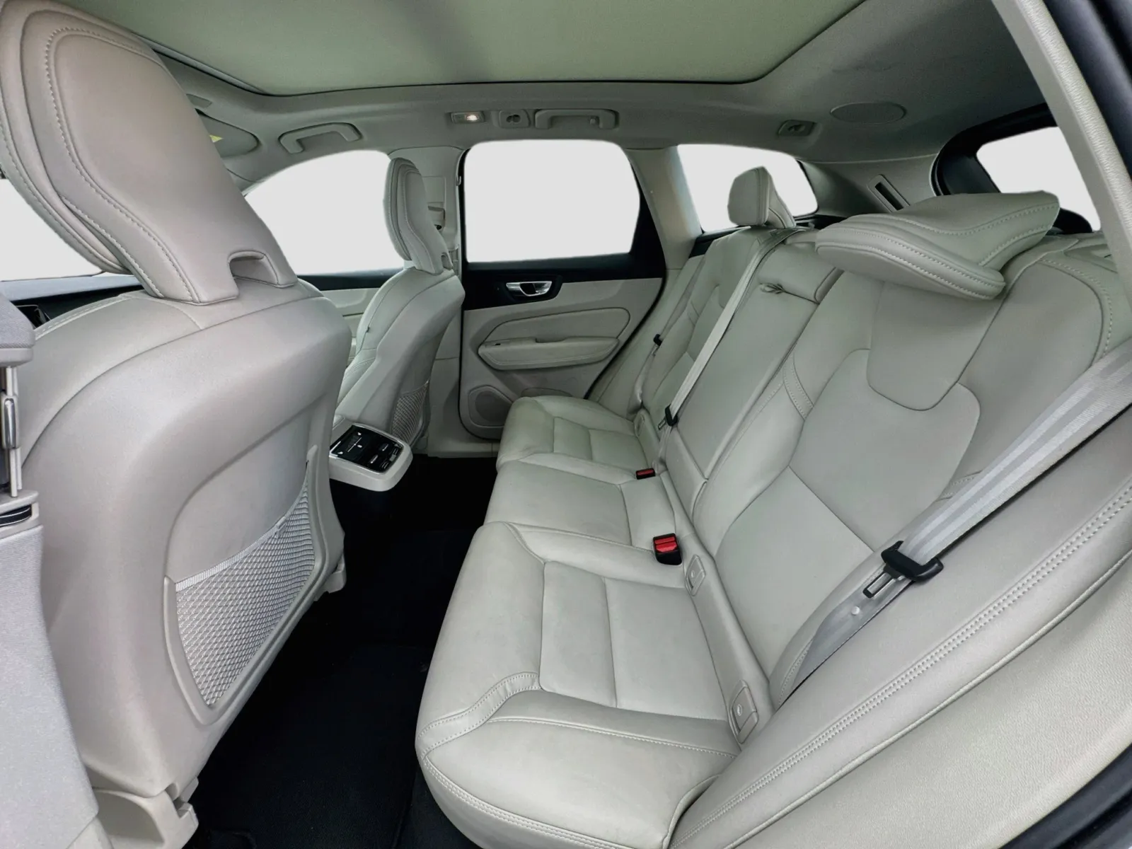 Volvo XC60 photo 16