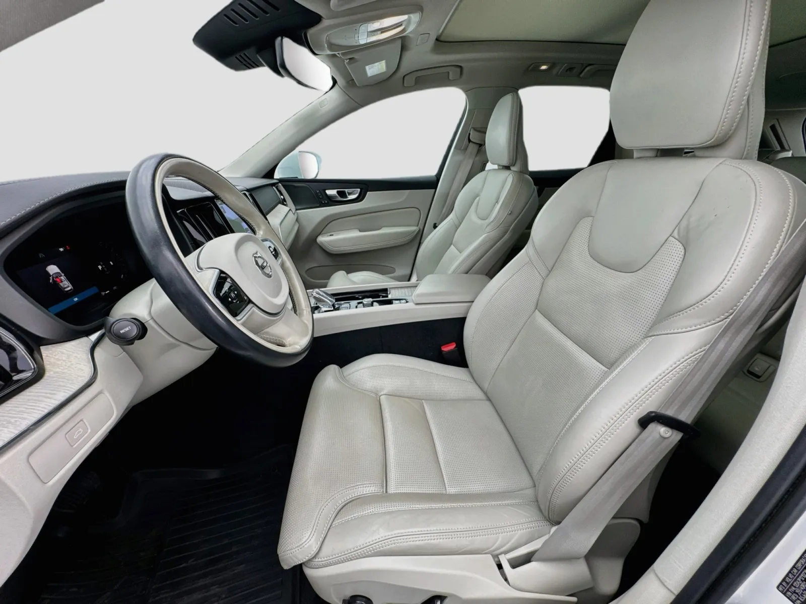 Volvo XC60 photo 13