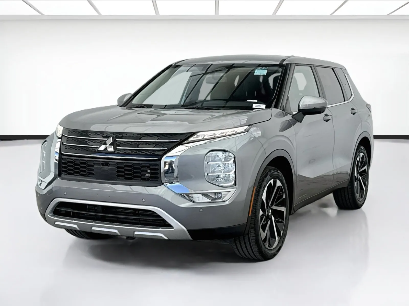 Gray 2024 Mitsubishi Outlander SE for sale in Bellflower, CA