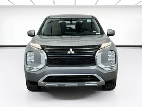 Photos of 2024 Mitsubishi Outlander SE for sale in Bellflower, CA at STG Bellflower