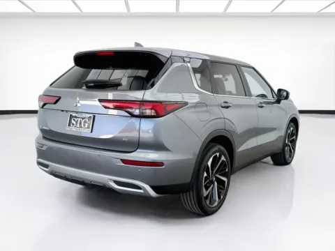 More photos of 2024 Mitsubishi Outlander SE at STG Bellflower, CA