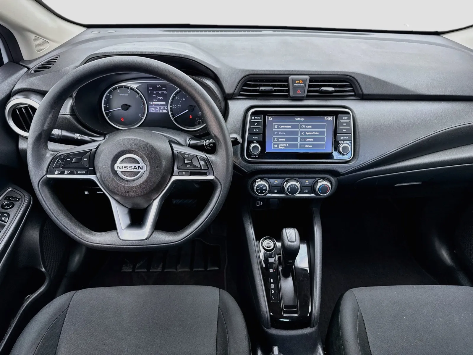 Nissan Versa photo 14
