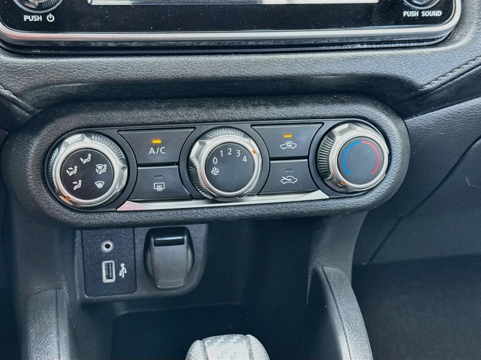 Nissan Versa photo 12