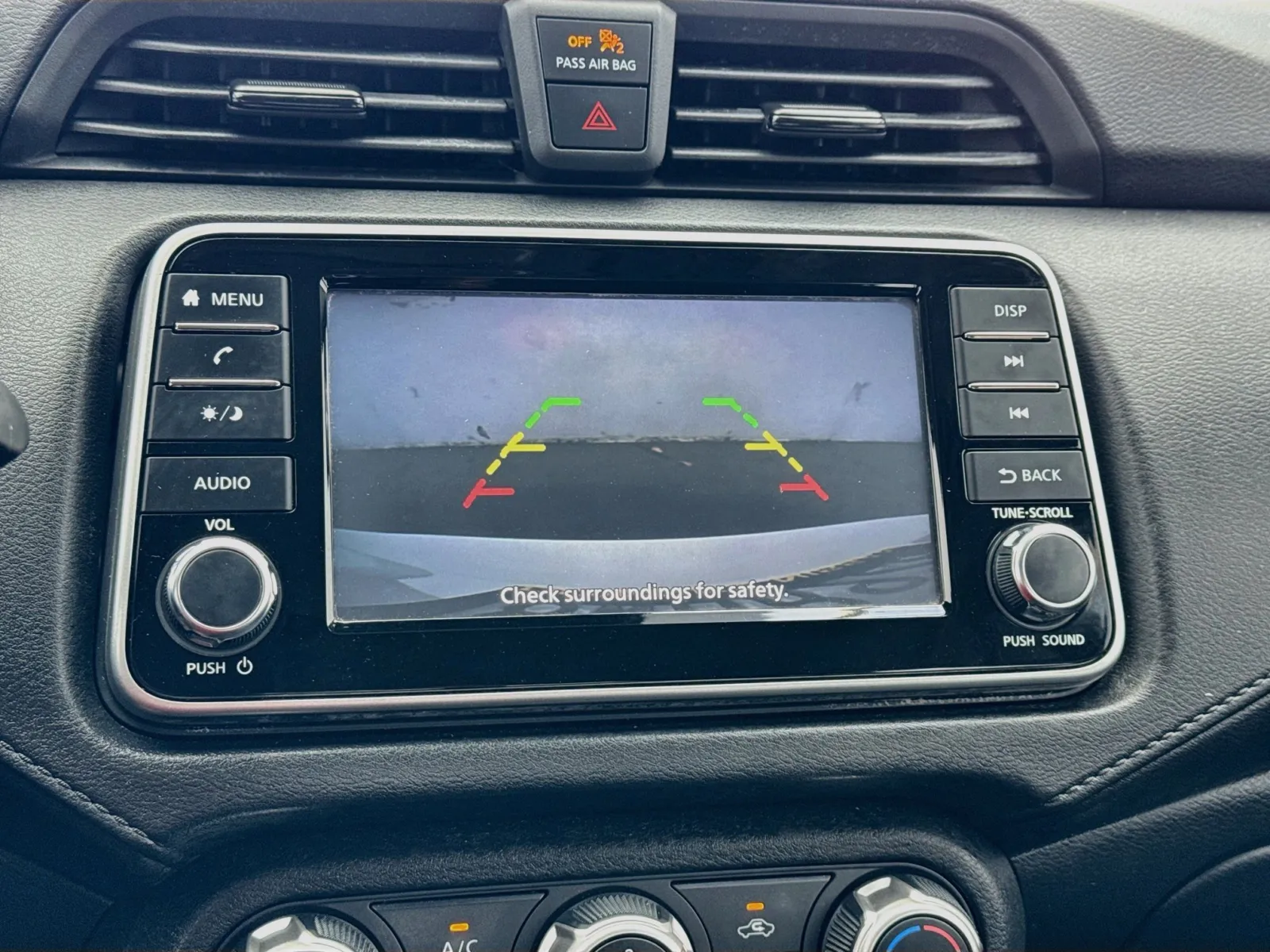 Nissan Versa photo 10