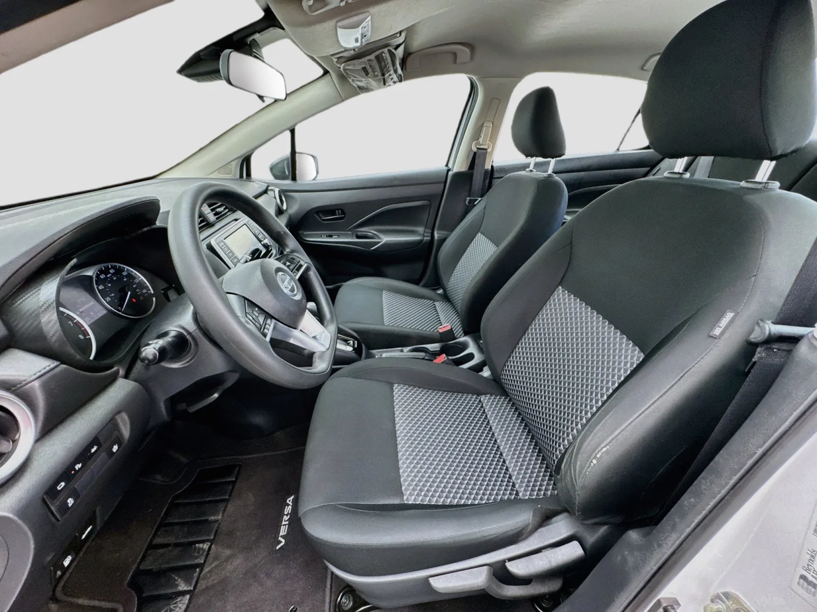 Nissan Versa photo 13