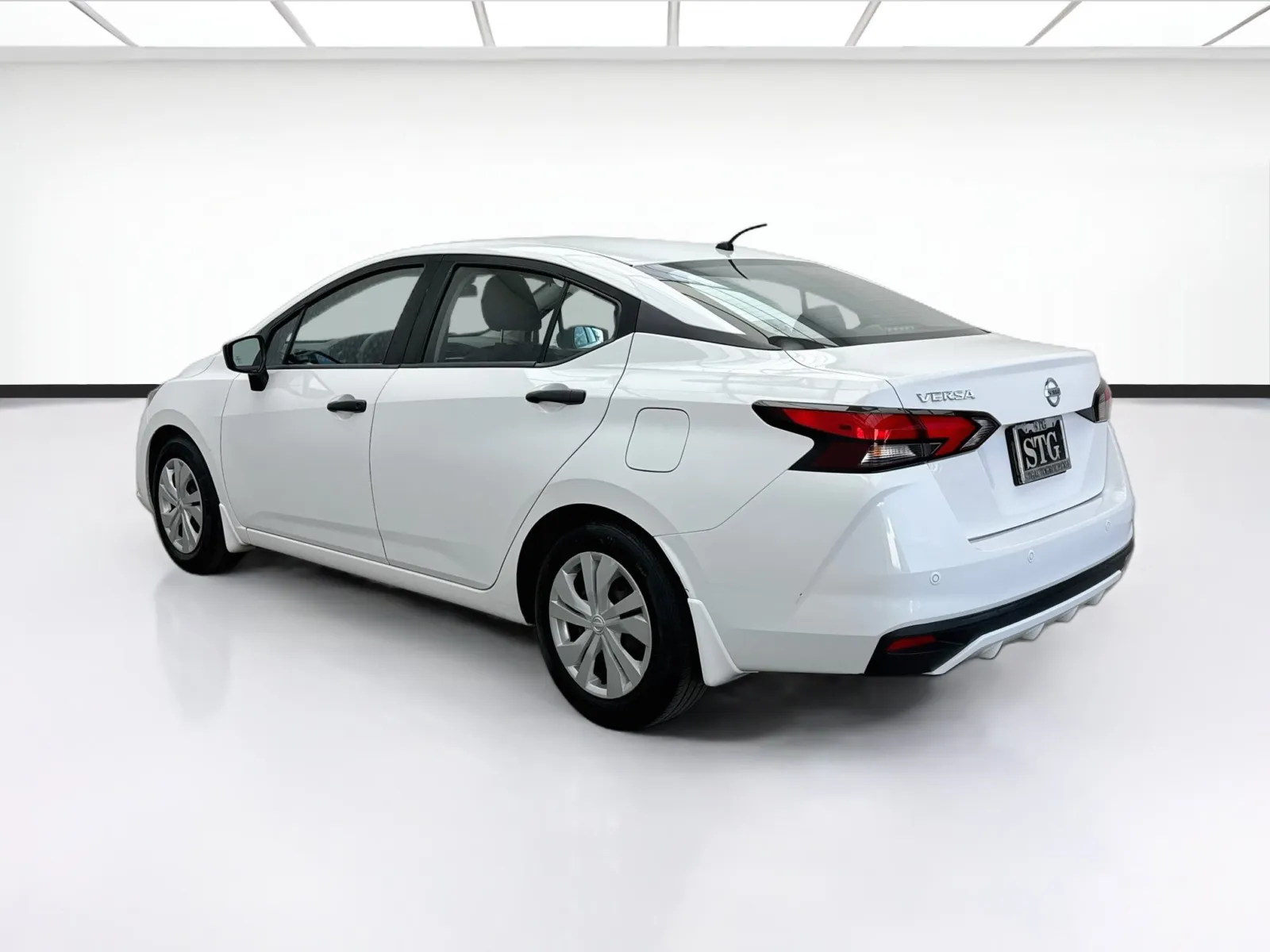 Nissan Versa photo 6