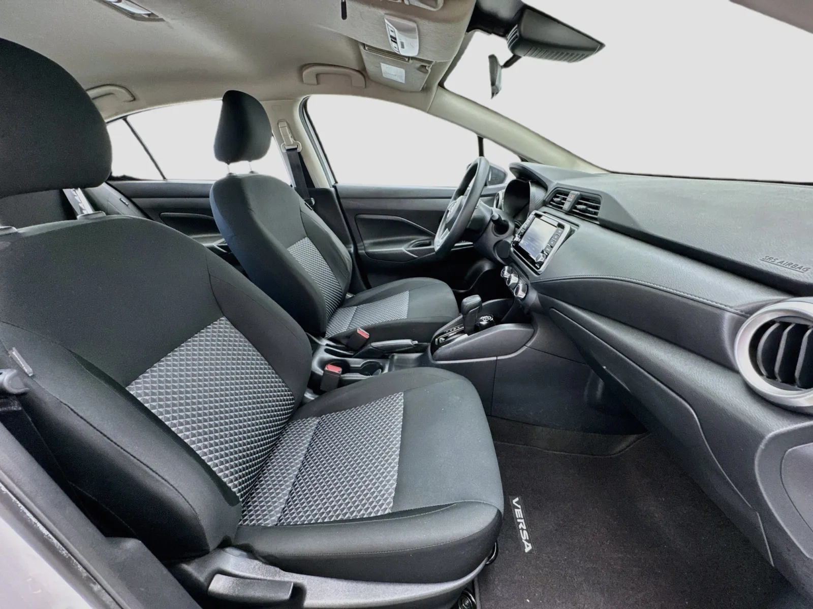 Nissan Versa photo 18