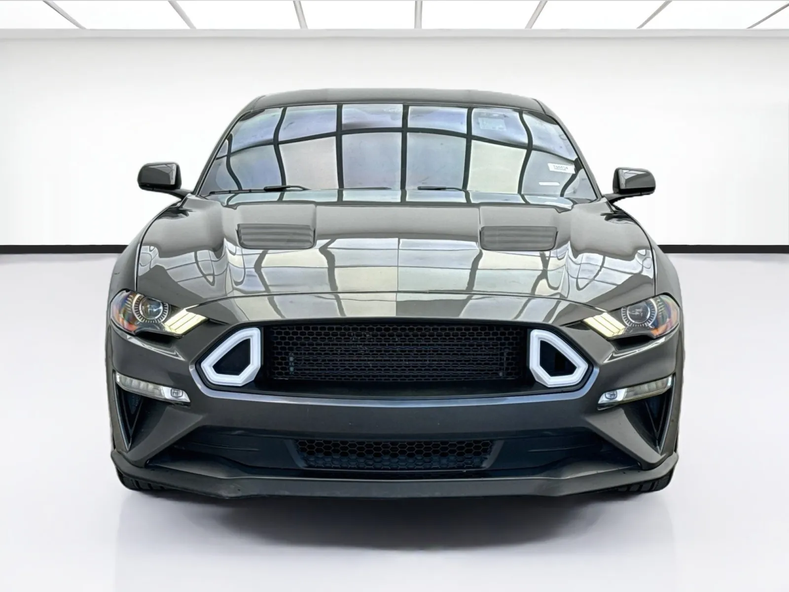 Ford Mustang photo 2