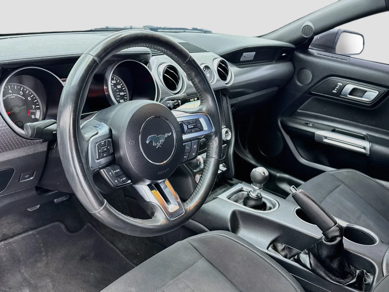 Ford Mustang photo 7