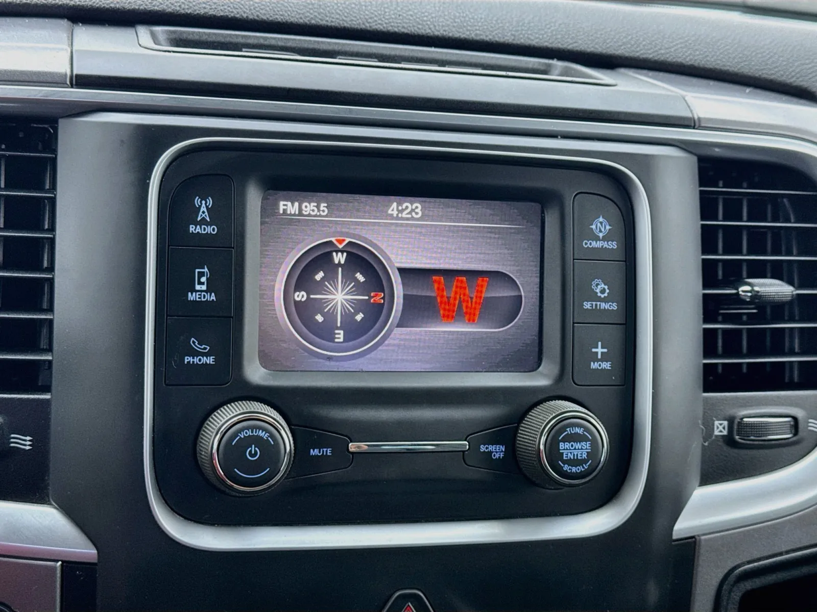 Ram 1500 photo 9