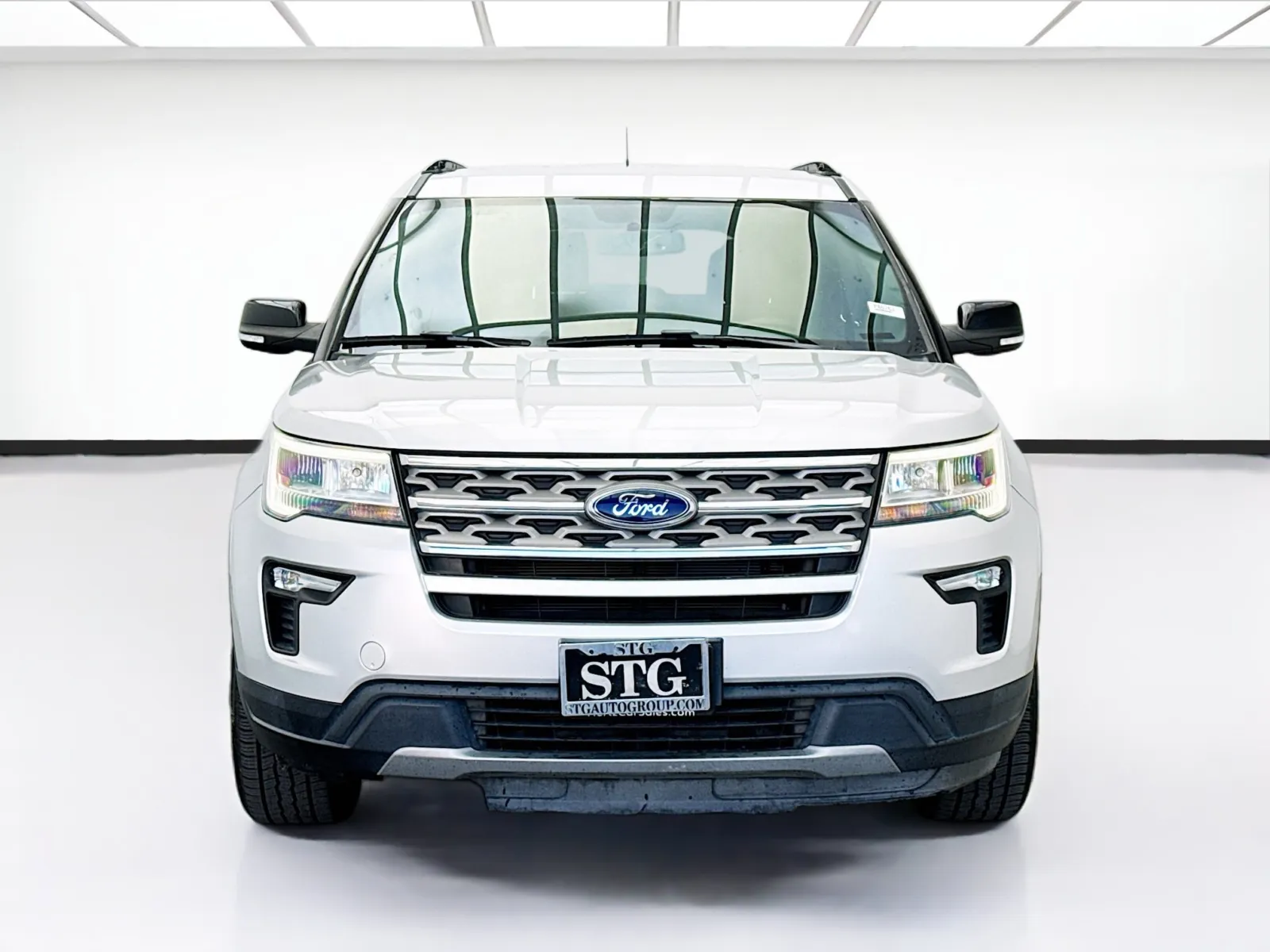 Ford Explorer photo 2