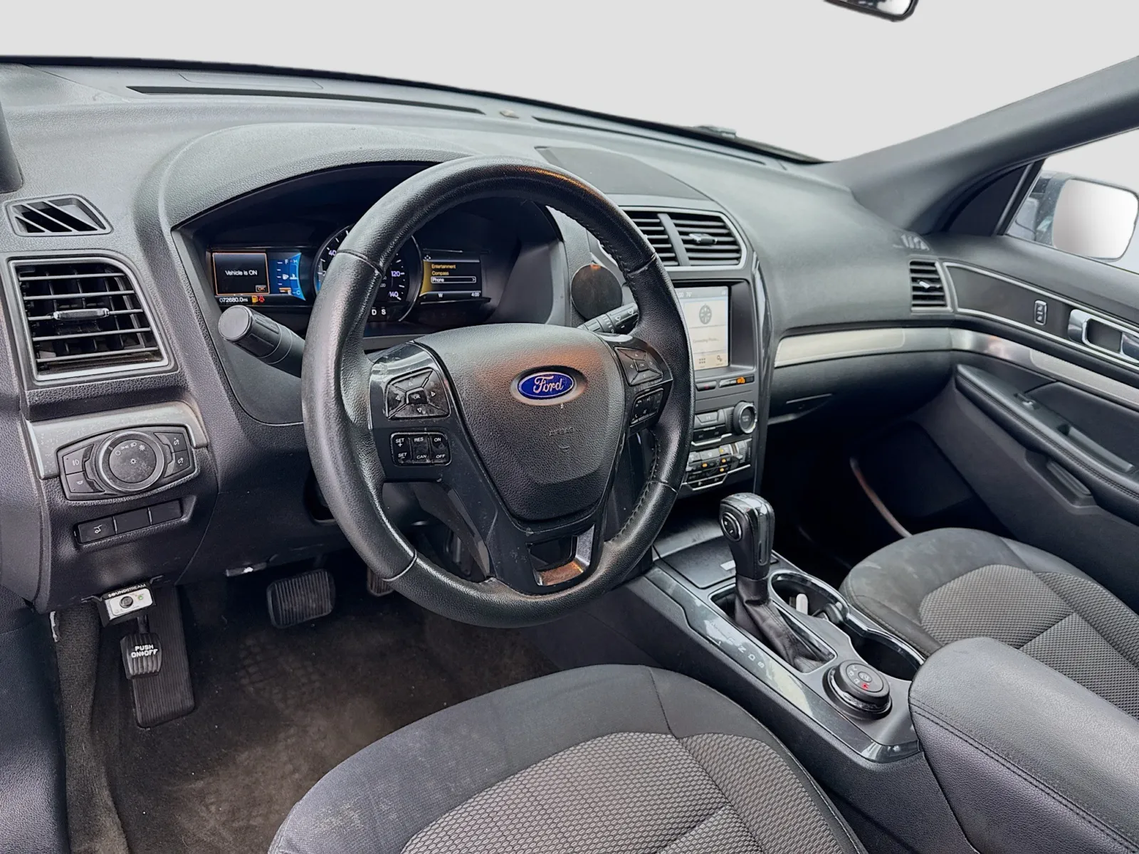 Ford Explorer photo 7