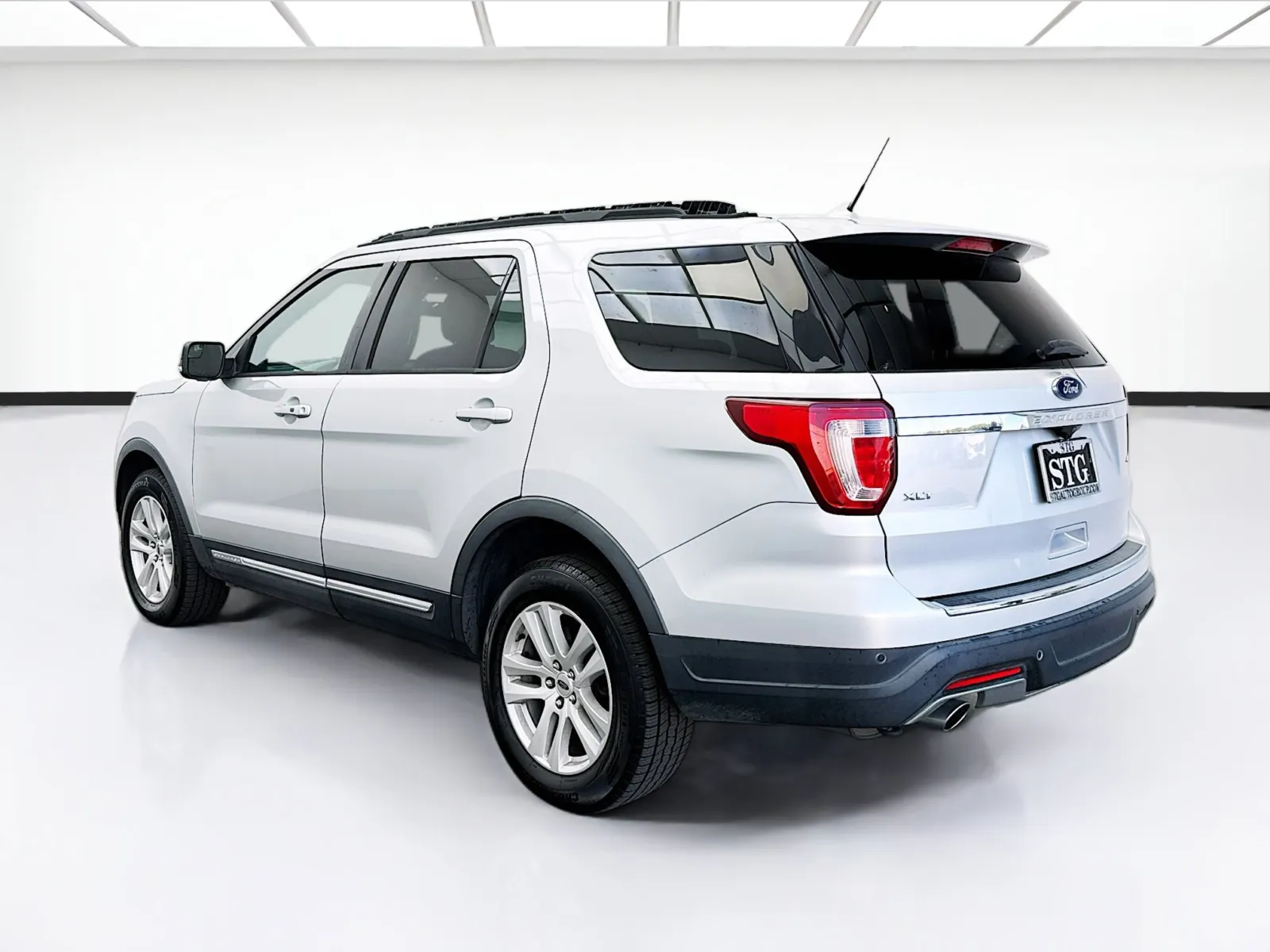 Ford Explorer photo 6