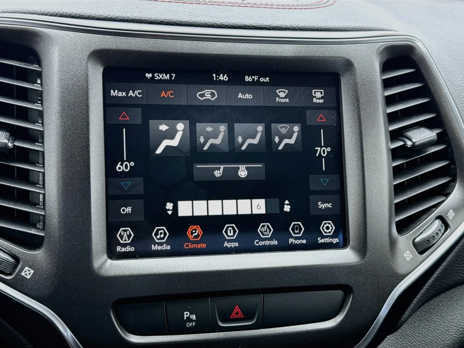 Jeep Cherokee photo 12