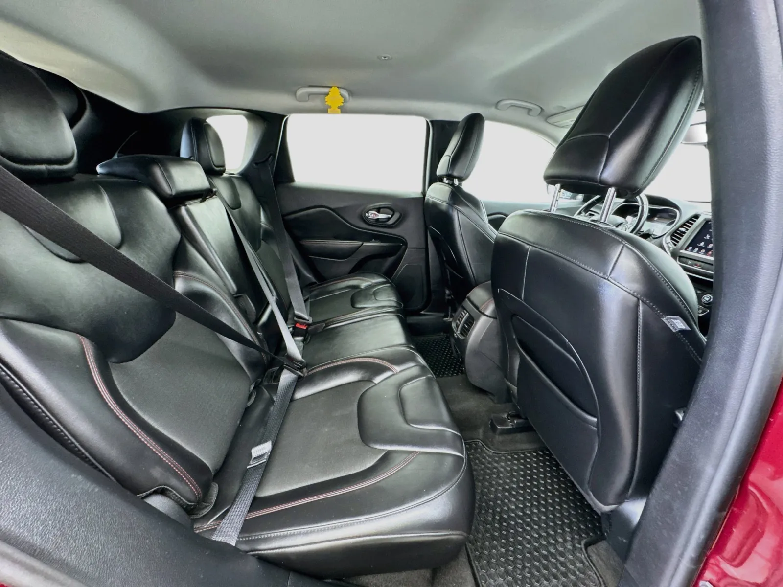 Jeep Cherokee photo 18