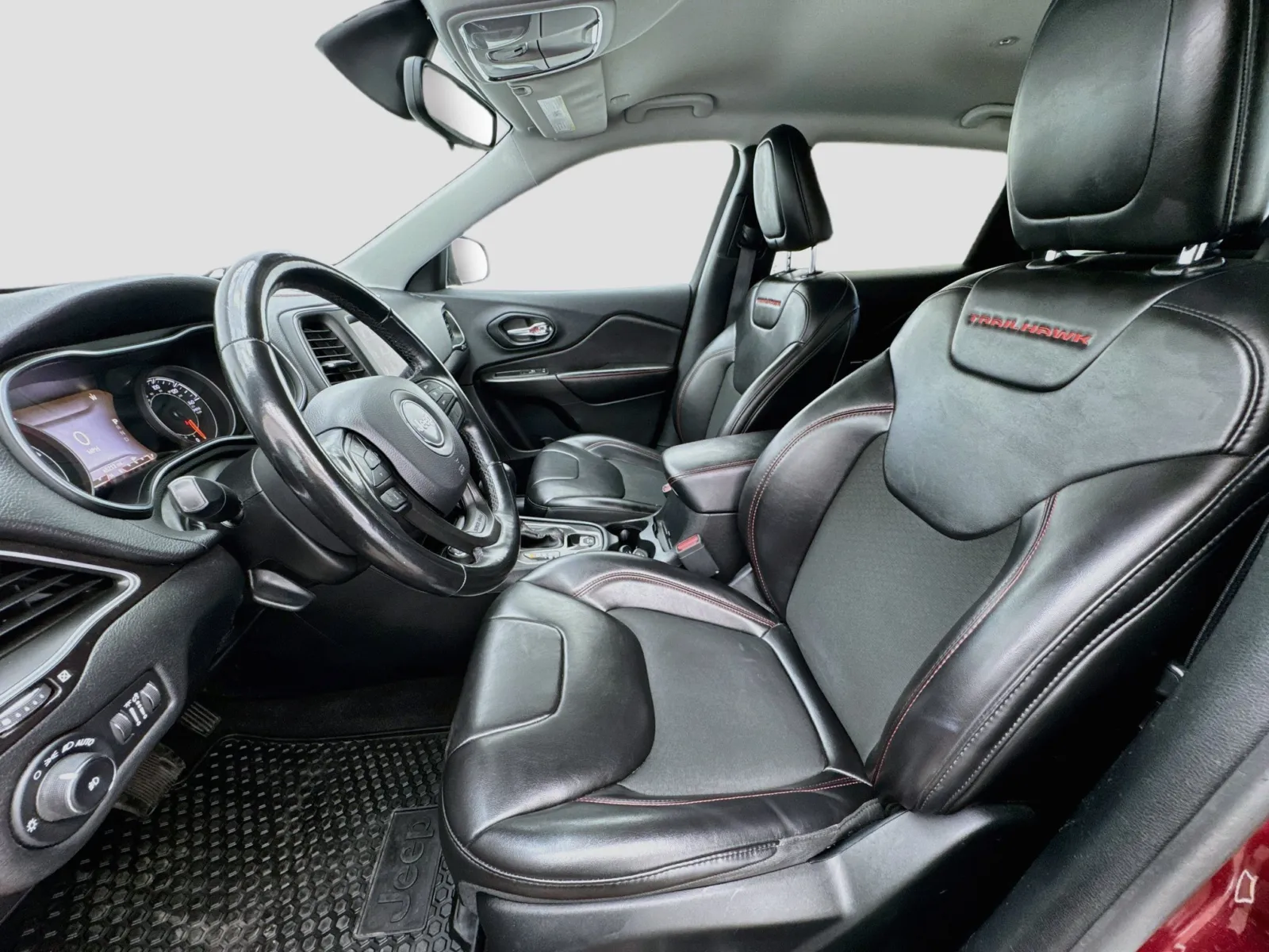 Jeep Cherokee photo 13