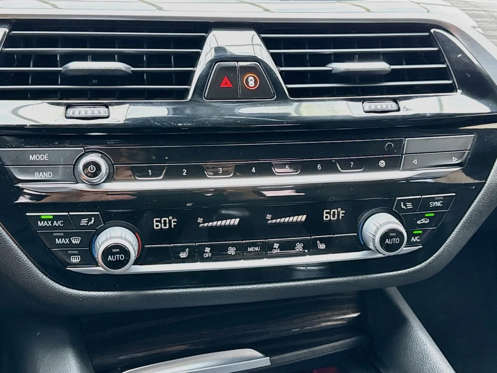 BMW 5 Series photo 12