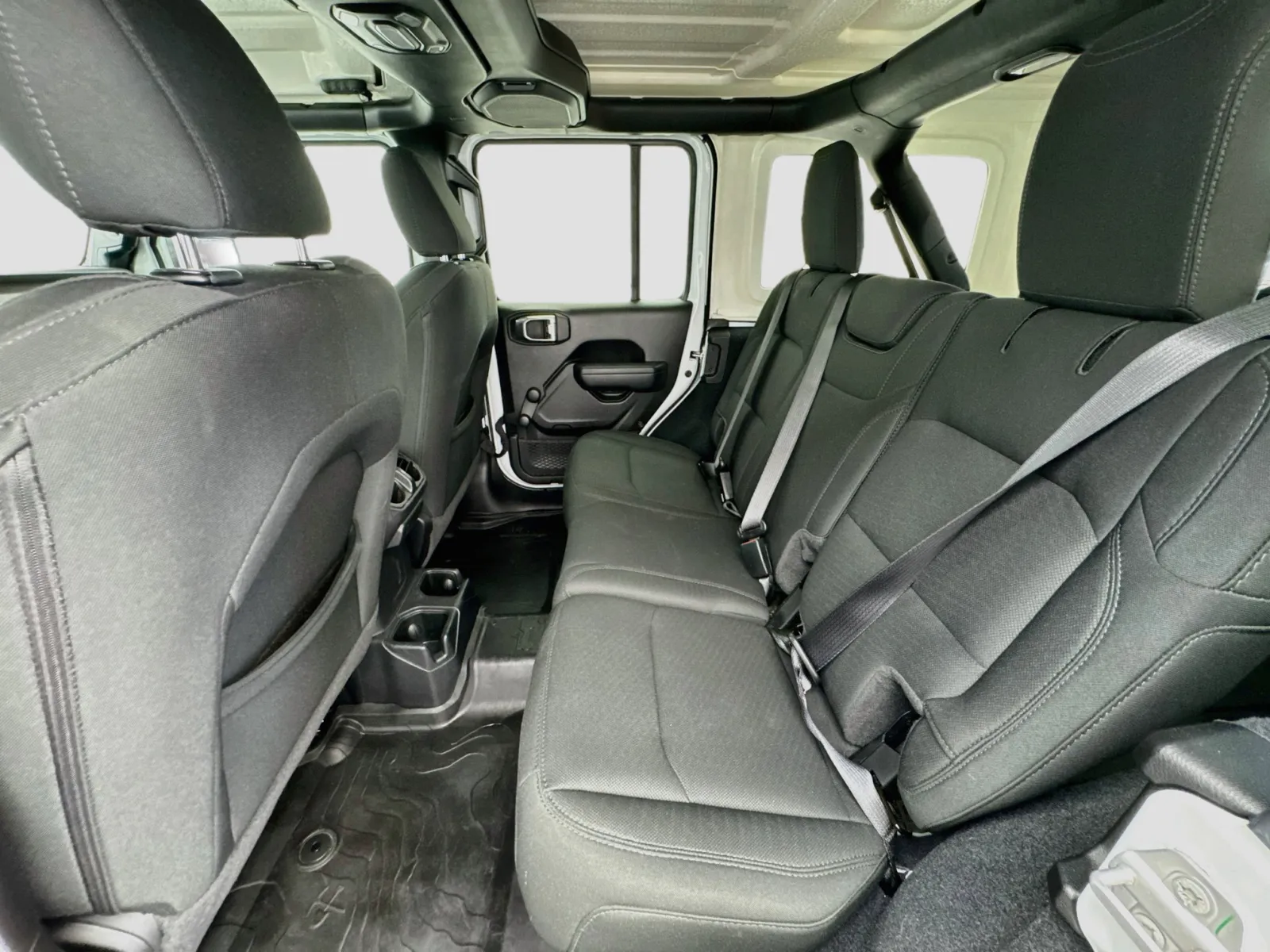 Jeep Wrangler photo 15