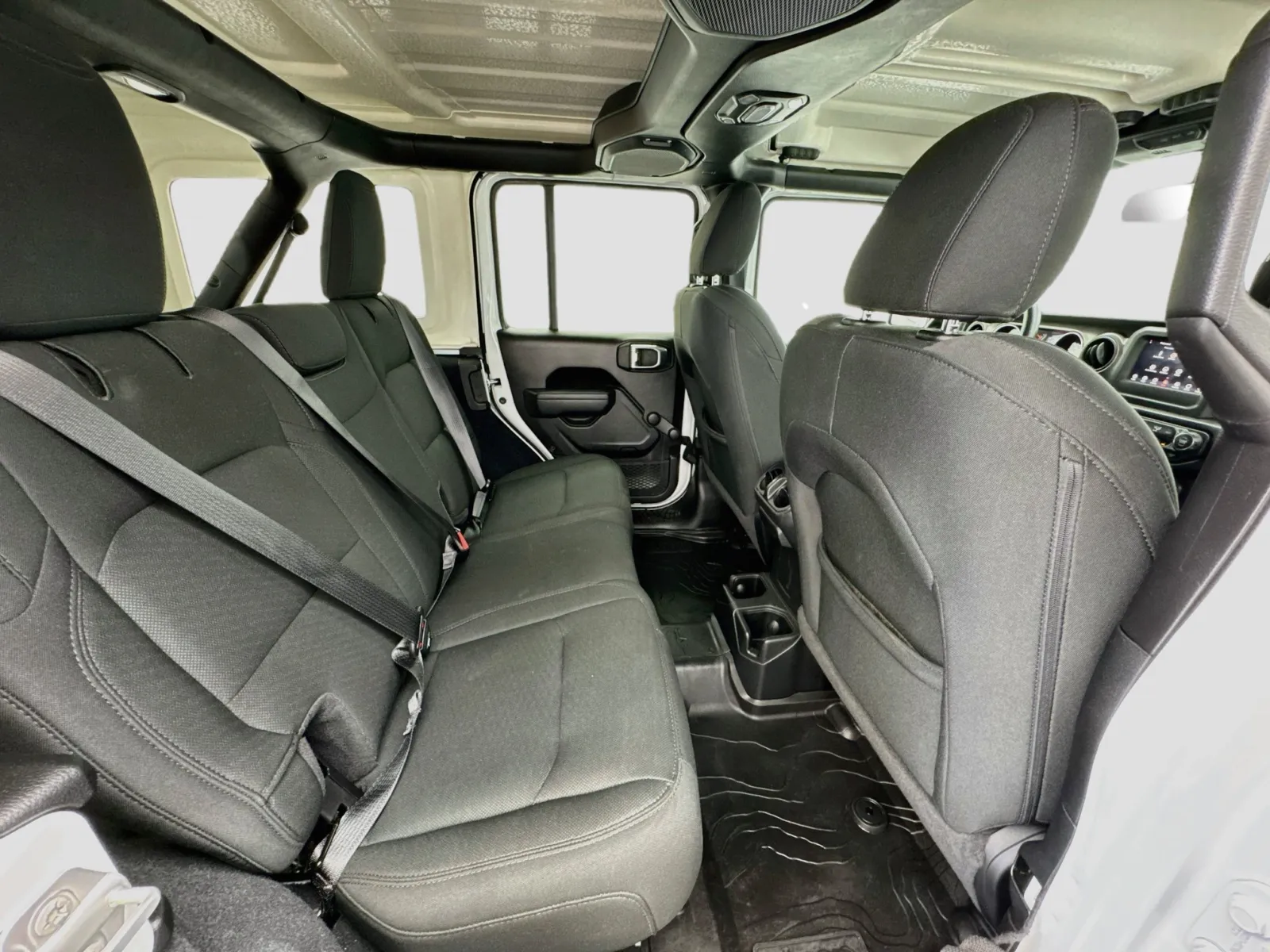 Jeep Wrangler photo 18