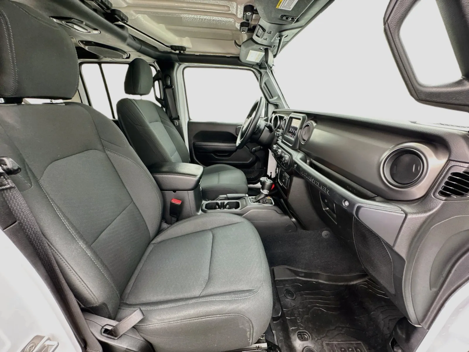 Jeep Wrangler photo 19