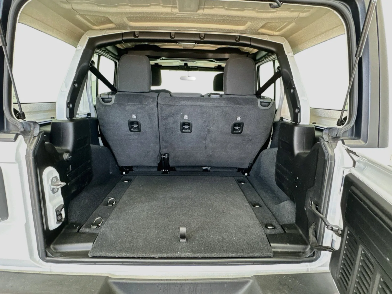 Jeep Wrangler photo 17
