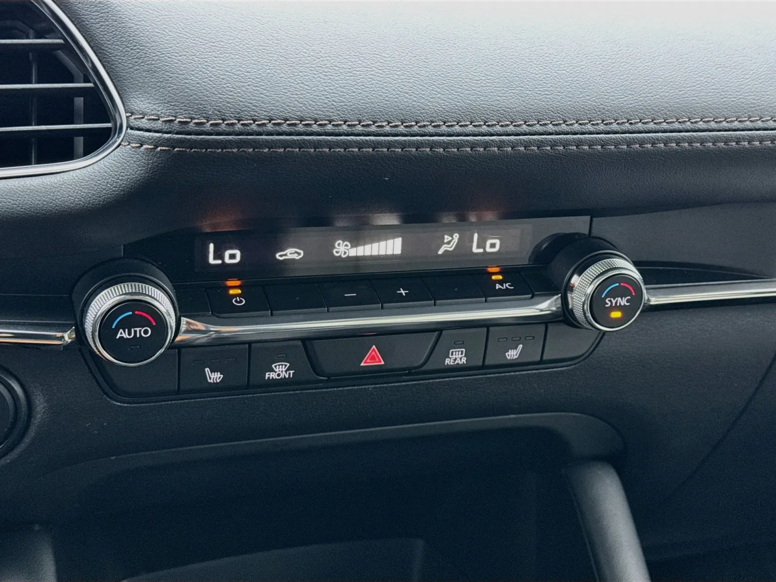 Mazda Mazda3 photo 12