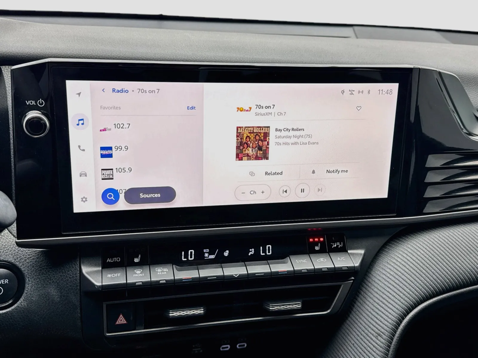 Toyota Camry photo 11