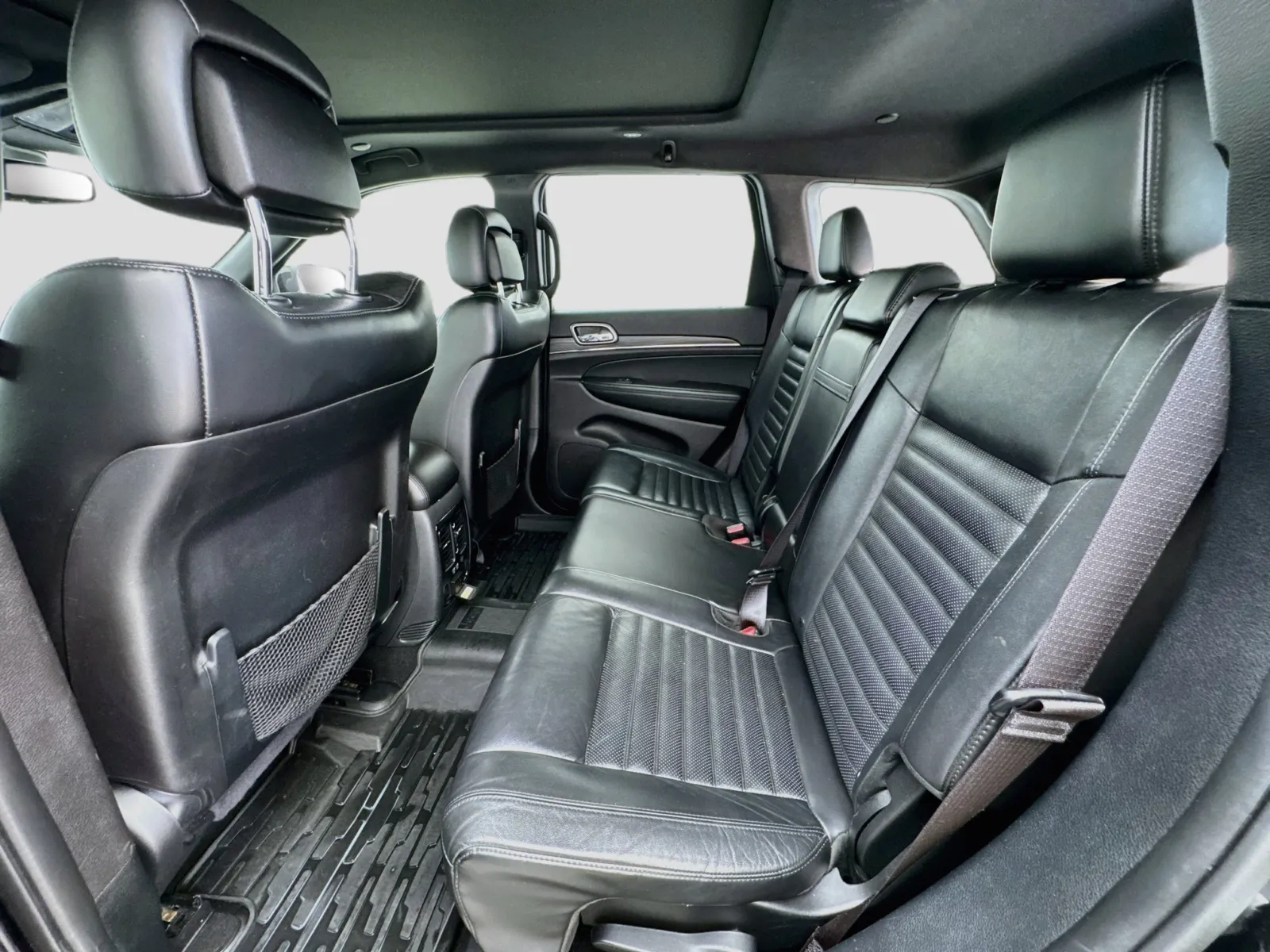 Jeep Grand Cherokee photo 16