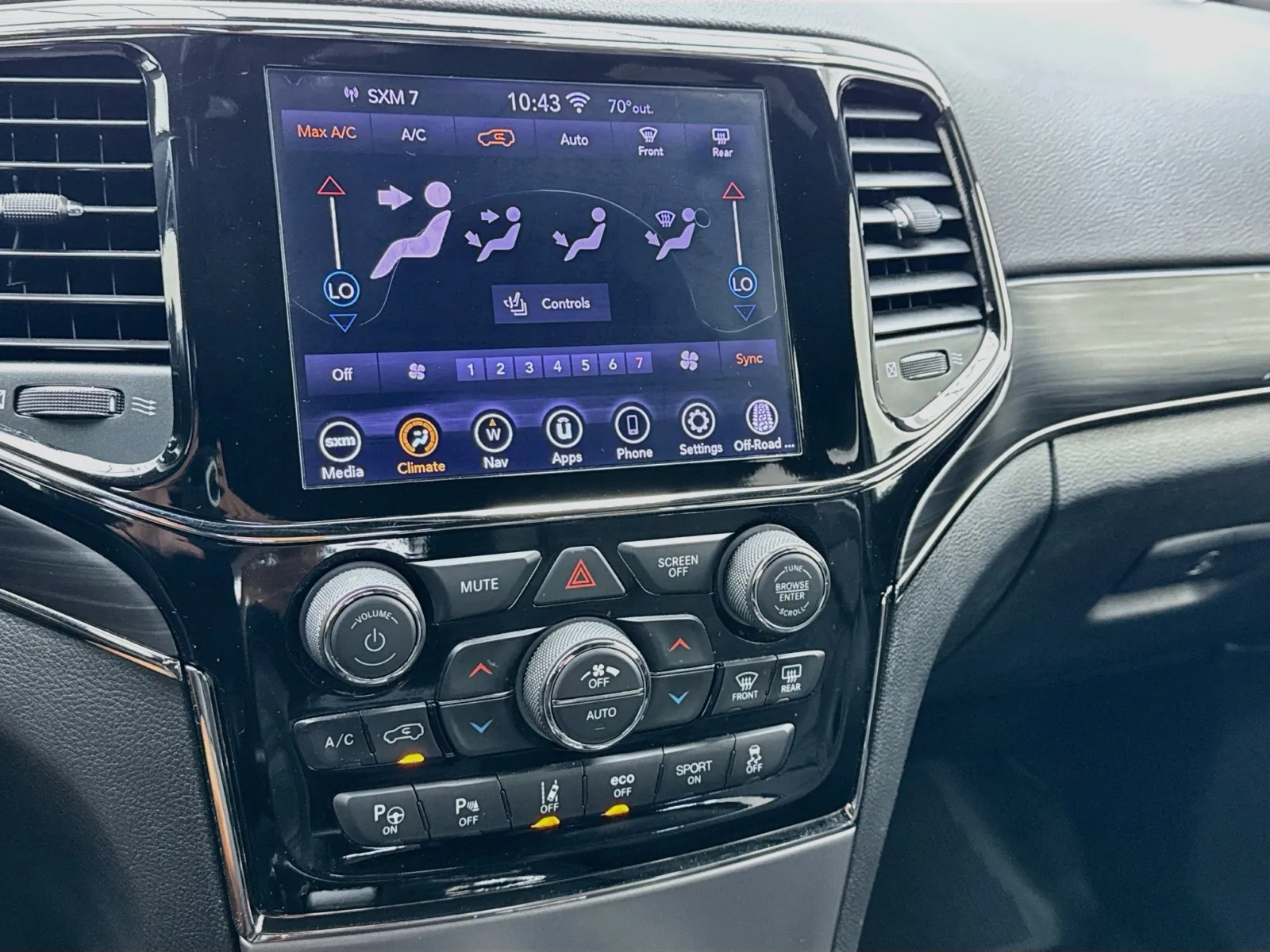 Jeep Grand Cherokee photo 12