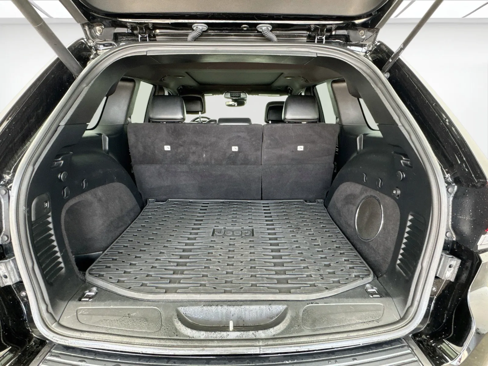 Jeep Grand Cherokee photo 18