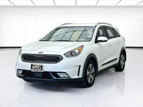 White 2018 Kia Niro Plug-In Hybrid EX for sale in Bellflower, CA