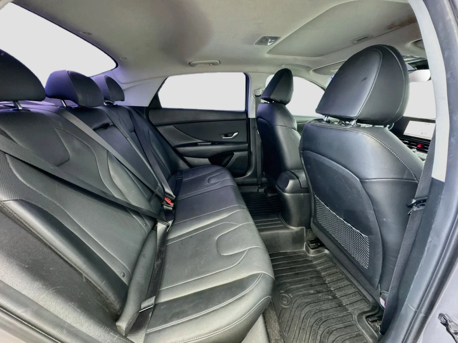 Hyundai Elantra photo 18