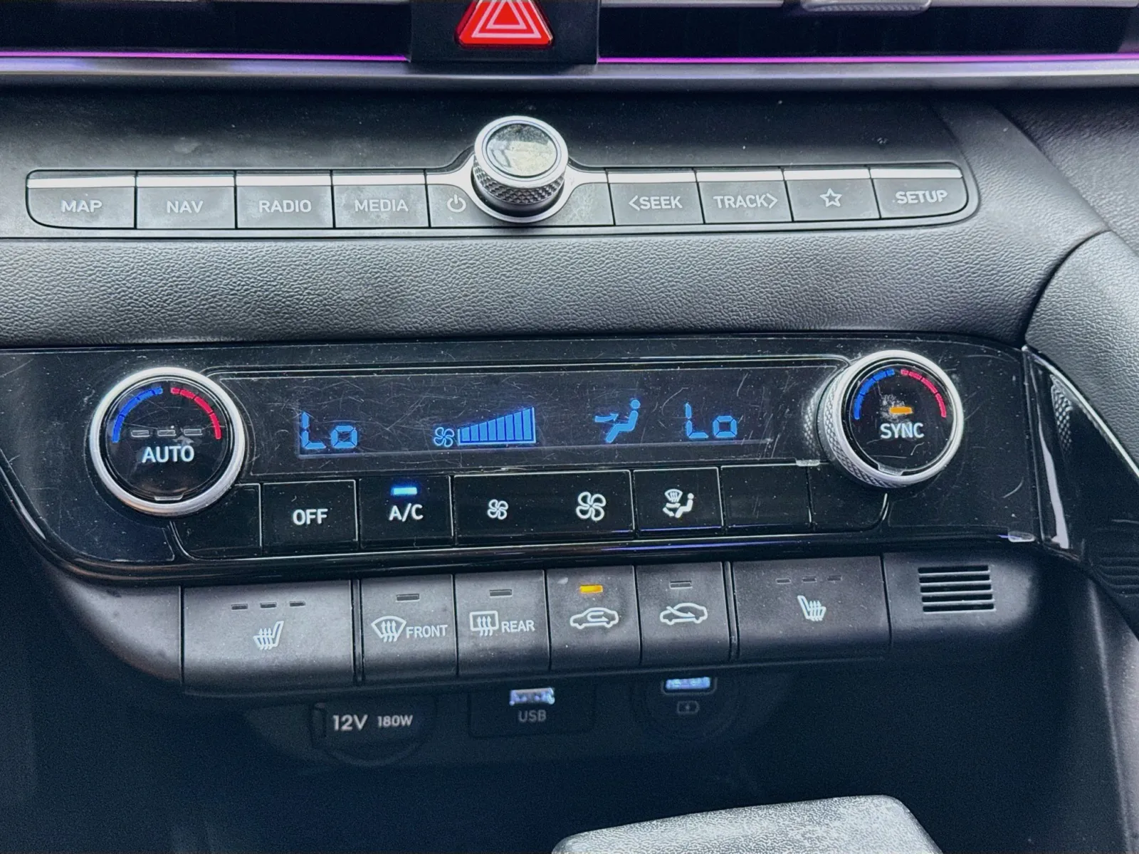 Hyundai Elantra photo 12