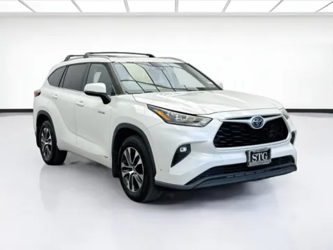 Another view of 2020 Toyota Highlander XLE for sale in Bellflower, CA at STG Bellflower