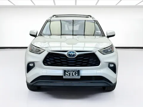 Photos of 2020 Toyota Highlander XLE for sale in Bellflower, CA at STG Bellflower