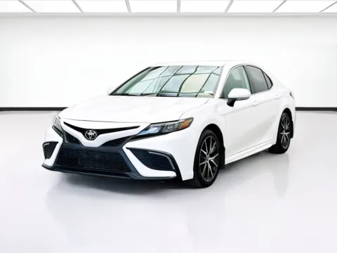 White 2024 Toyota Camry SE for sale in Bellflower, CA
