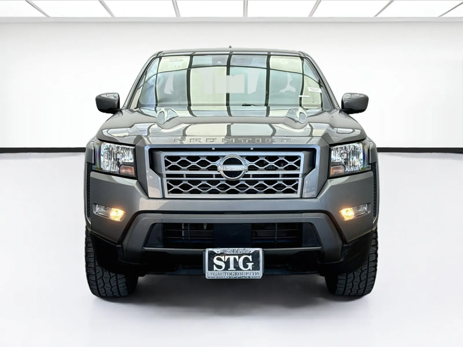 Nissan Frontier photo 2