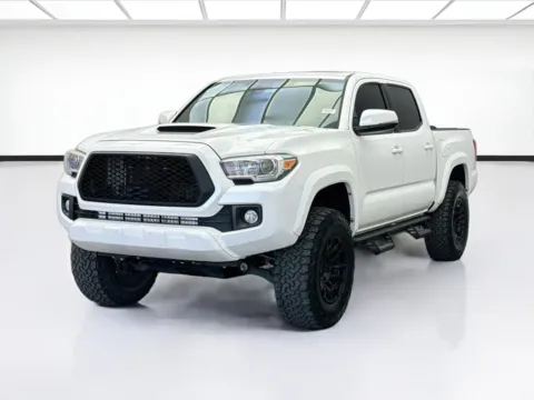 White 2019 Toyota Tacoma TRD Sport V6 for sale in Bellflower, CA