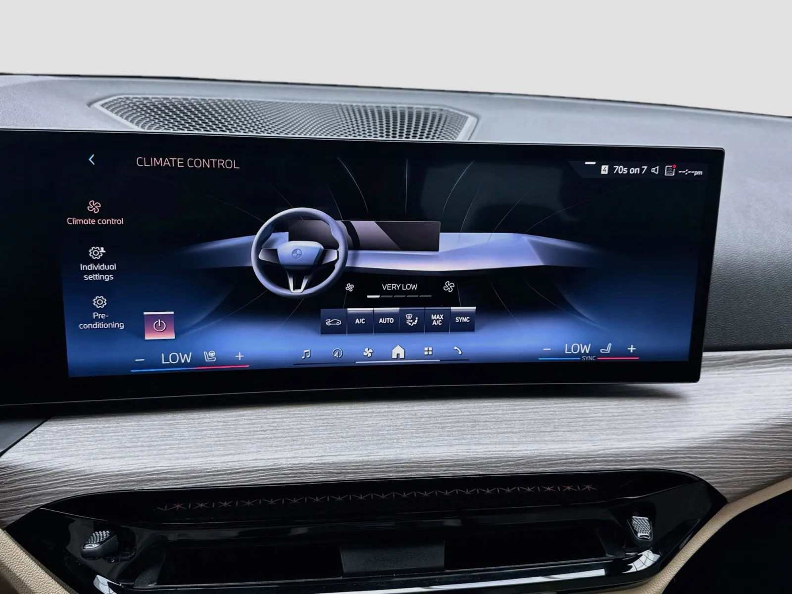 BMW 3 Series photo 12