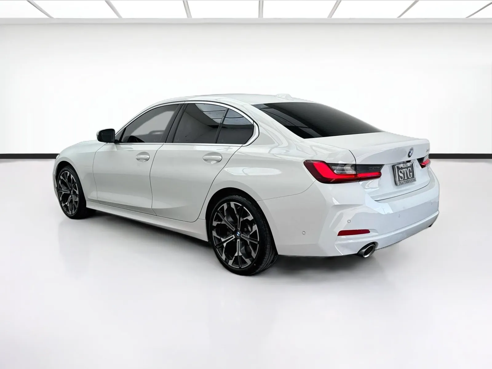 BMW 3 Series photo 6