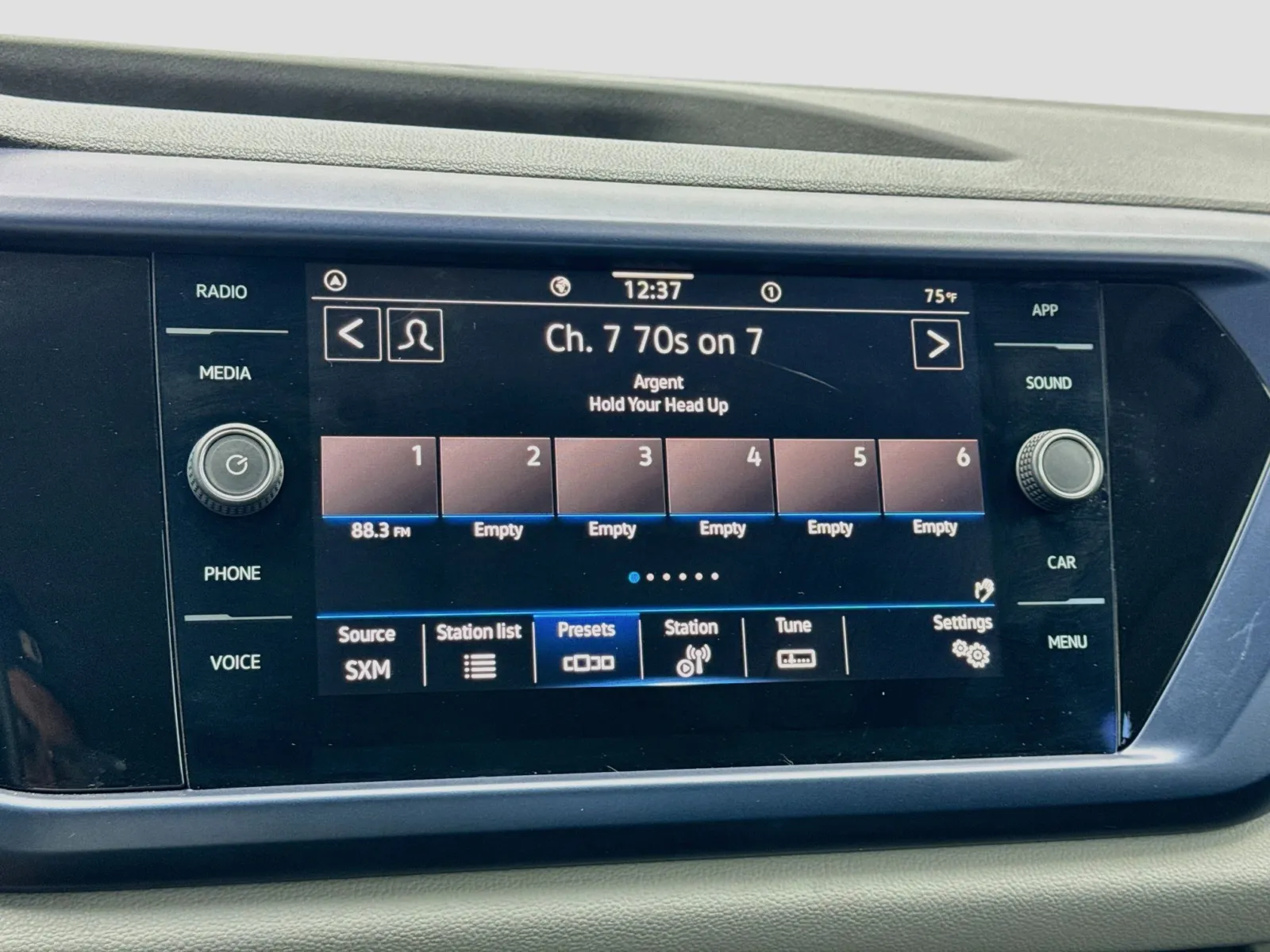 Volkswagen Taos photo 11