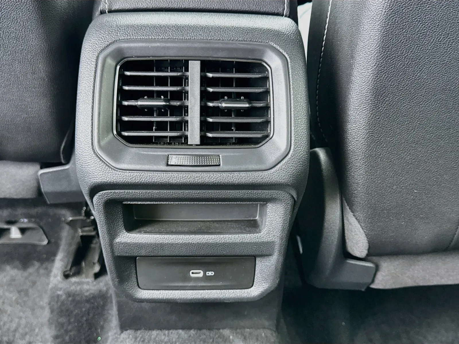 Volkswagen Taos photo 16