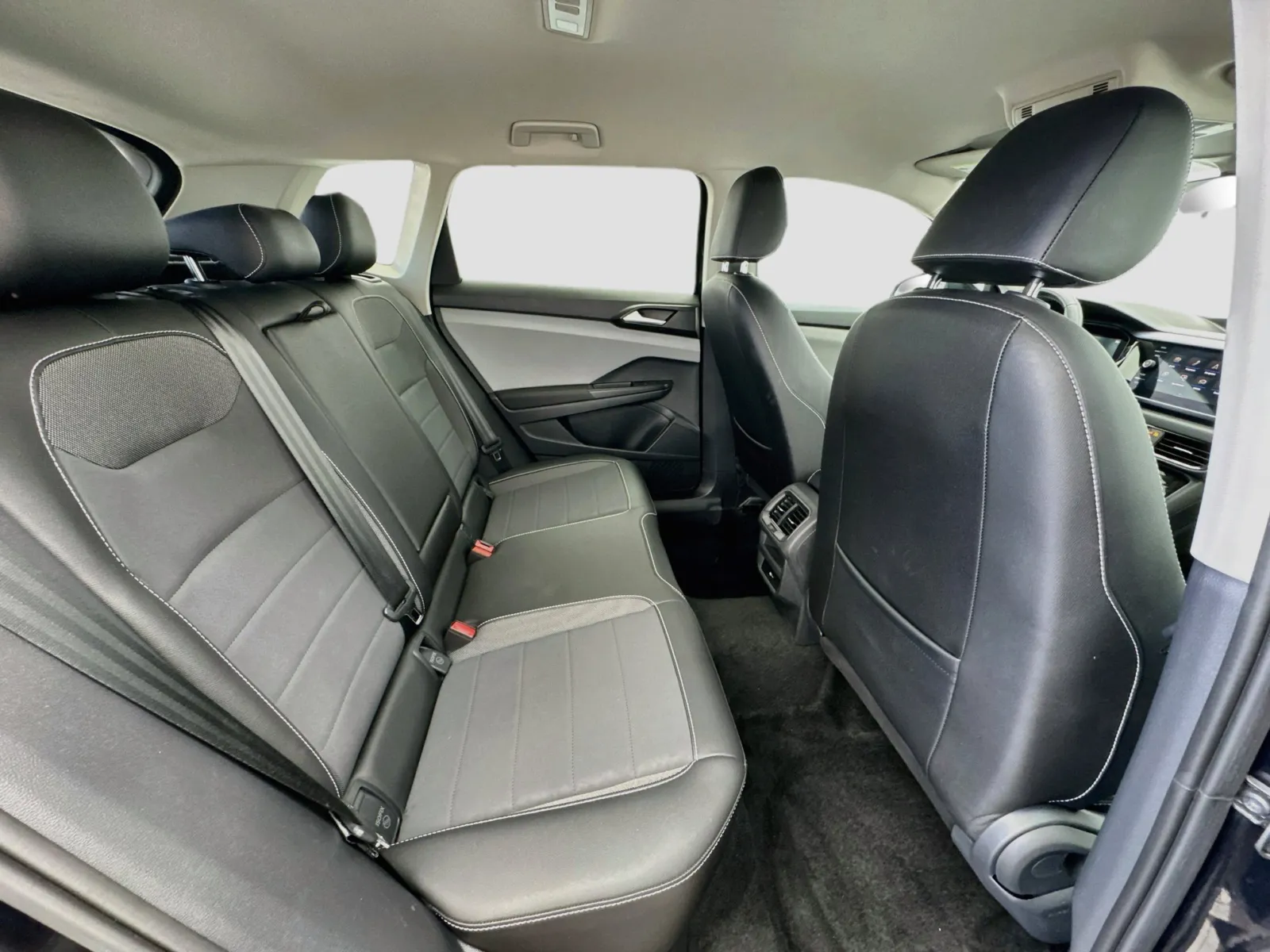 Volkswagen Taos photo 18