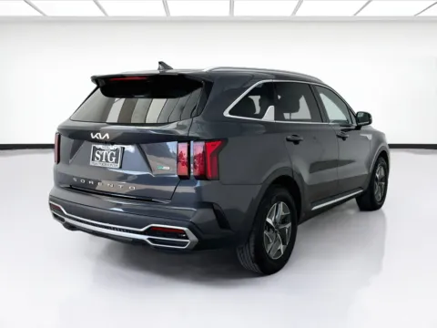 More photos of 2022 Kia Sorento Hybrid S at STG Bellflower, CA